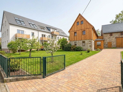 KI Visualisierung Gasthof und Dreiseitenhof