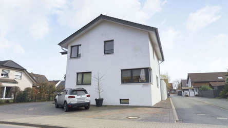 Eingang___Parkplätze