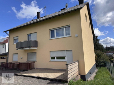 Gartenansicht mit Terrasse + Westgiebel