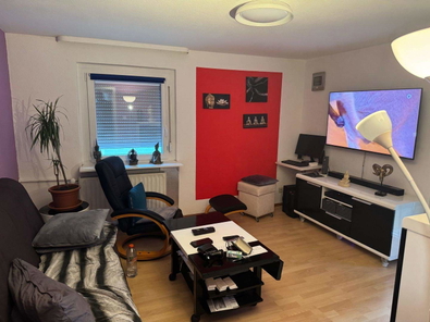 Wohnzimmer mit Ausgang zum Balkon