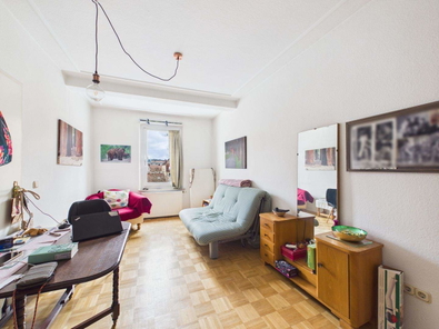 Große helle Zimmer mit Parkett!