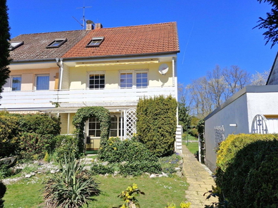 Südansicht mit Terrasse