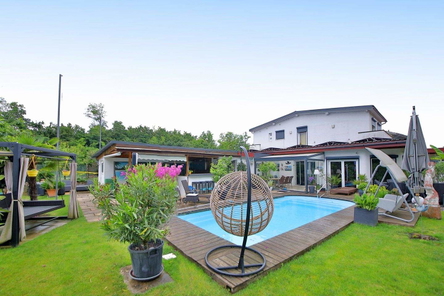 Garten mit Außenpool