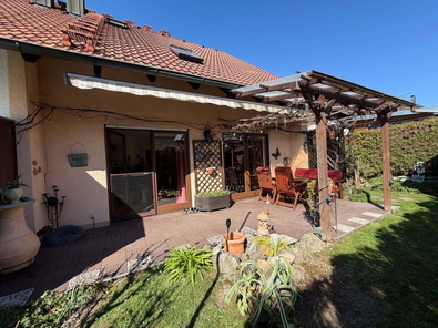 Hausansicht, Terrasse.JPG