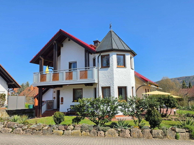 Einfamilienhaus mit Turm