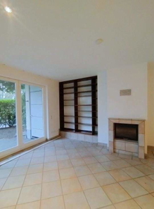 Wohnzimmer, Kamin und Terrasse