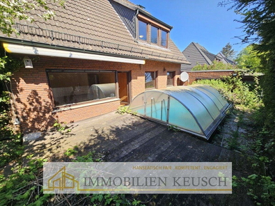 Große Sonnenterrasse mit Pool