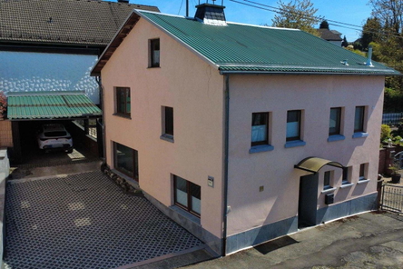 Seitliche Front