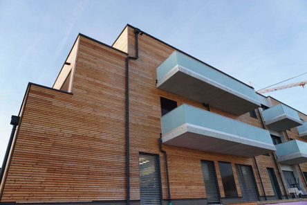 Fassade mit Balkonen