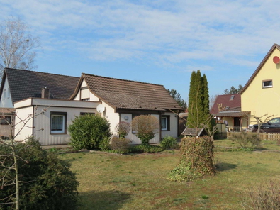 Charmanter Bungalow auf großem Grundstück
