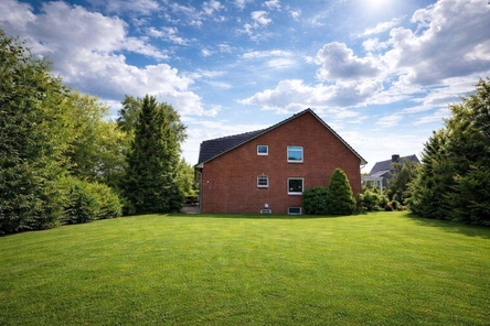 Haus Rückseite Wohnung oben