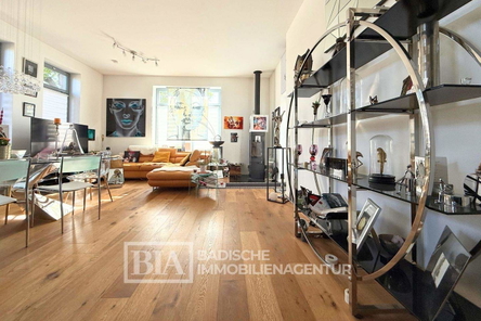 Wohnraum mit außergewöhnlichem Interieur