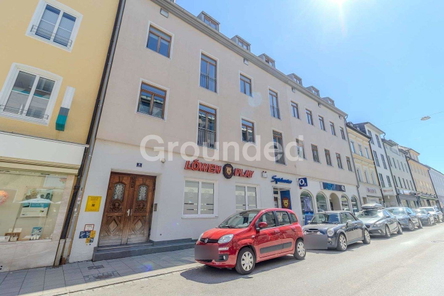 Straßenansicht seitlich links