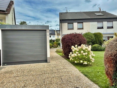 Blick Eingangsbereich mit Garage