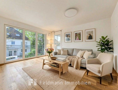 Wohnzimmer (KI-möbliert)