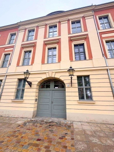 Stadteingang zum Palais + zur Wohnung