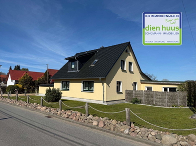 Geschmackvolles Einfamilienhaus mit weitläufigem Grundstück in Randlage