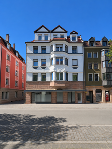Parkplätze vorm Haus.png