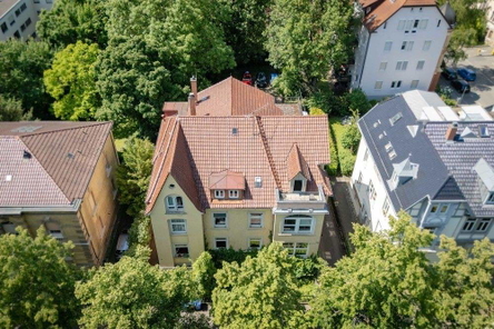Zentrale Lage, gute Erreichbarkeit, Parkplätze und anspruchsvolles Klientel