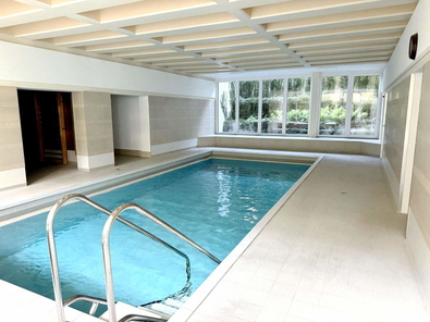 Schwimmbad der Wohnanlage – 2022 saniert