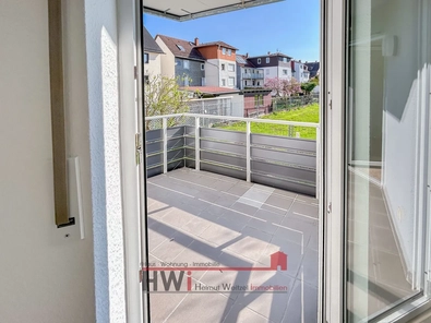 Zugang zum sonnigen Balkon