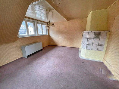 Wohnzimmer mit Kachelofen