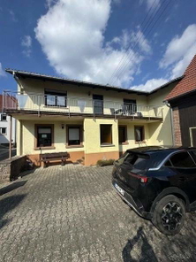 1 Seitenansicht mit Hof