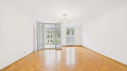 Wonhzimmer mit Loggia