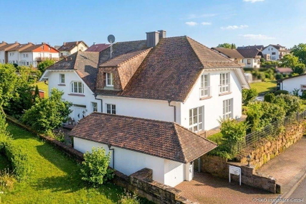Wohnhaus mit XXL-Garage + Wallbox