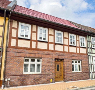 Wohnhaus Straßenansicht!