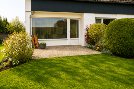 Terrasse mit Garten