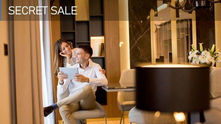 Secret Sale Paar