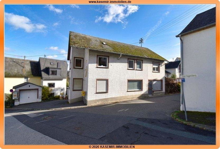 Hausansicht mit Garage