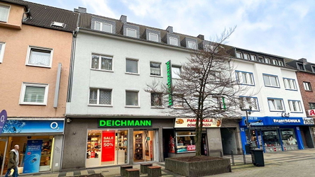 Solides Wohn-/Geschäftshaus