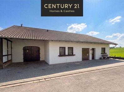 Frontansicht des Split Level Bungalows