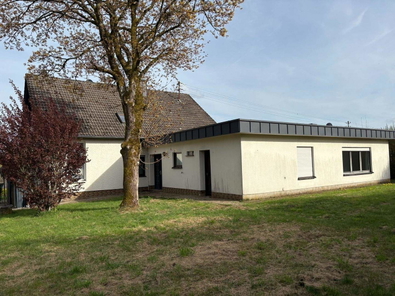 Rückseite Wohnhaus mit Anbau