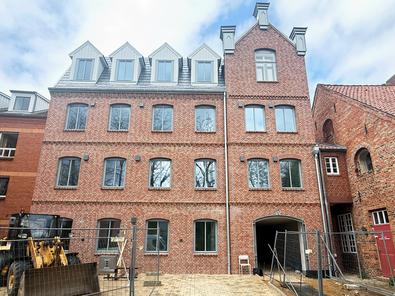 1. Die imposante Vorderfassade. KfW 55 trifft Denk