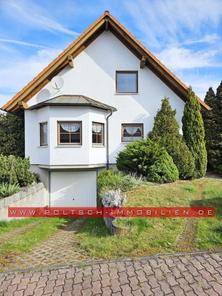 Hausansicht mit Garage
