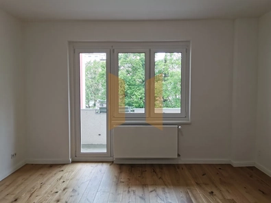 Wohnzimmer mit Balkon
