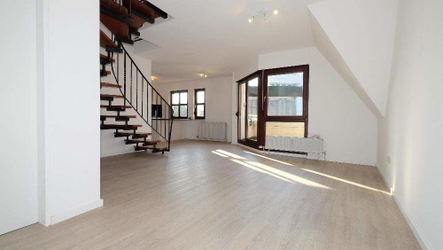 Ebene I: Wohn-/Essbereich mit Zugang zum Balkon