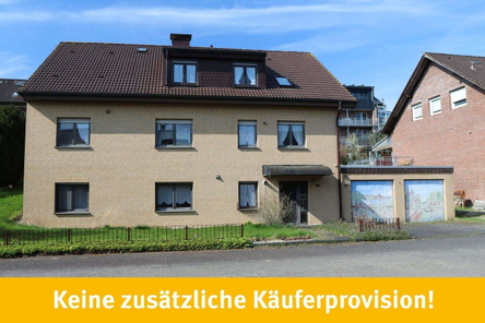 Freistehendes Zweifamilie mit einer Doppelgarage