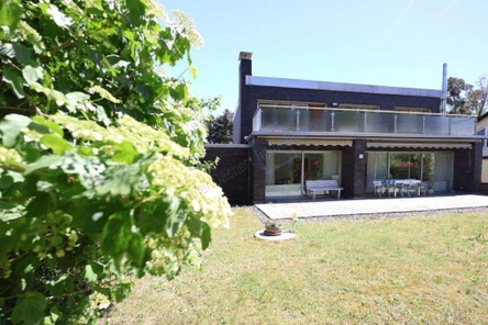 HAUSANSICHT GARTENSEITE
