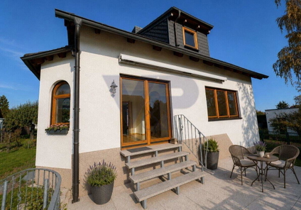 Mehr als ein klassisches Einfamilienhaus - hier warten Raum, Ruhe und Möglichkeiten auf neue Ideen.