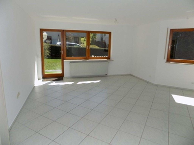 0303 Wohnzimmer Blick zur Terrasse.jpg