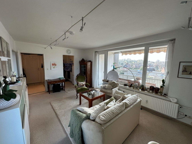Wohnzimmer mit Flur u. Küche