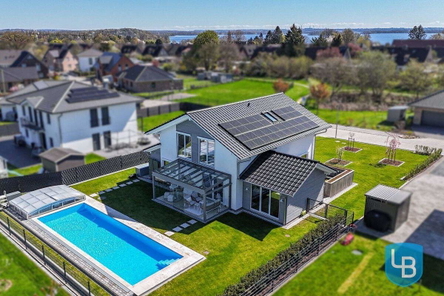Neubau mit Pool