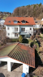 Blick auf die Doppelhaushälfte - Drohenaufnahme