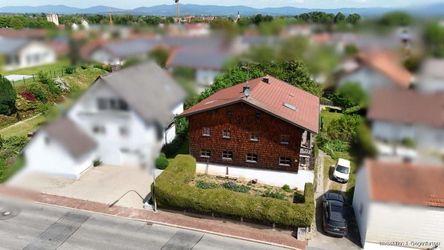Blick zum Anwesen mit der Drohne