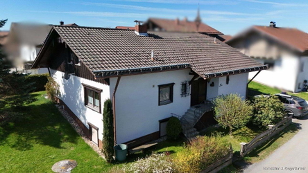 Blick zum Eingangsbereich - Drohnenaufnahme