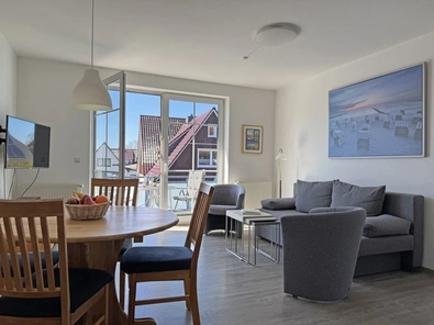 Wohn-Essbereich mit Balkon
